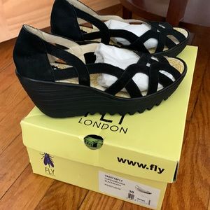 Fly London  Cupido  mousse  black. New